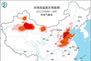 助攻从场下开始？穆勒为凯恩“殷勤”撑伞~